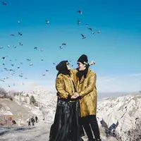 Simak detail outfit yang dikenakan Aurel Hermansyah Babymoon di Cappadocia (instagram/aurelhermansyah)