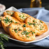 ilustrasi garlic bread/New Africa/Shutterstock