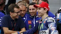 Pebalap Yamaha, Jorge Lorenzo, terang-terangan meminta bantuan pebalap Honda dan Ducati untuk membendung laju Valentino Rossi.