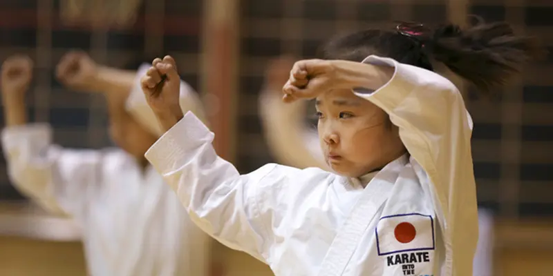 20151118-Mengenal Mahiro Takano, si Karateka Cilik yang Muncul di Video Klip Sia-Jepang