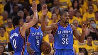 Oklahoma City Thunder membuat kejutan dengan mencuri kemenangan di kandang Golden State Warriors 108-102.