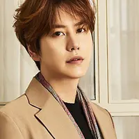 Setelah hampir satu tahun, Kyuhyun pun mendapatkan waktu libur dari tugas wajib militernya. Di tengah jadwal liburnya, ia pun memberikan dukungan untuk comebacknya Super Junior. (Foto: Soompi.com)