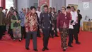 Presiden Joko Widodo (tengah) bersama Presiden ke-5 Megawati Soekarnoputri (dua kiri) dan Ketua Panitia Perayaan Imlek Nasional Sudhamek (dua kanan) menghadiri Perayaan Imlek Nasional 2019 di JI Expo Kemayoran, Jakarta, Kamis (7/2). (Liputan6.com/HO/Ran)