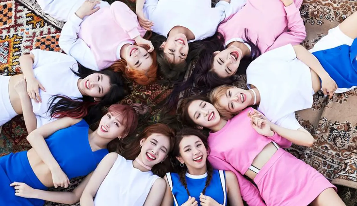 Meskipun begitu tidak bisa dipungkiri jika TWICE tidak pernah lepas dari tuduh plagiat. Apalagi sejak muncul pertama kali, mereka sudah dituduh menjiplak SNSD. (Foto: soompi.com)
