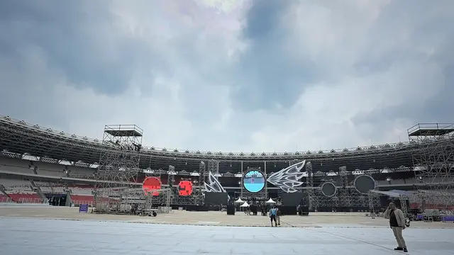 Penampakan panggung Konser 35 Tahun Slank Indonesia Now di GBK, Jakarta. (Bambang Eros/Fimela).