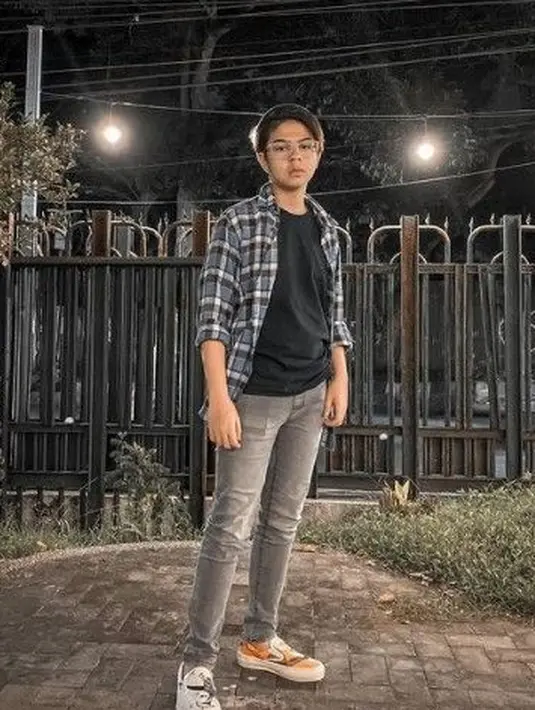 Penampilan Baim Cilik kini sudah jauh berbeda dengan saat ia kecil. Kini Baim sudah beranjak dewasa. (Foto: Instagram/baimalkatiri)