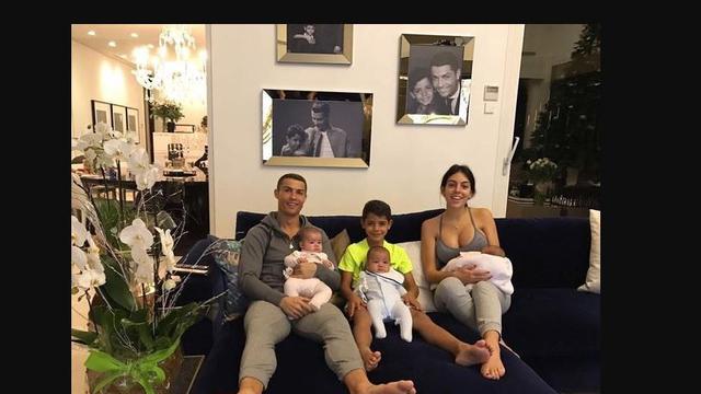 3 Rahasia Di Balik Foto Mesra Keluarga Ronaldo Bola Liputan6 Com
