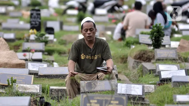 Tradisi Ziarah Kubur di Momen Idul Fitri