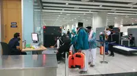 Jemaah Haji Indonesia saat melewati pemeriksaan di Zero Gate di Bandara Prince Mohammed bin Abdul Aziz di Madinah. Liputan6.com/Nurmayanti