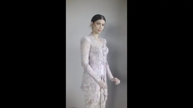 6 Potret Detail Sabrina Chairunnisa di Hari Pernikahannya, Tampil Manglingi