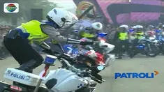 Dalam rangka Hari Ulang Tahun Bhayangkara yang ke-72, Polwan beratraksi mengendarai motor gede di Monas. Sementara itu, Polres Semarang buka posko kesehatan gratis di tempat yang tak dapat fasilitas kesehatan.