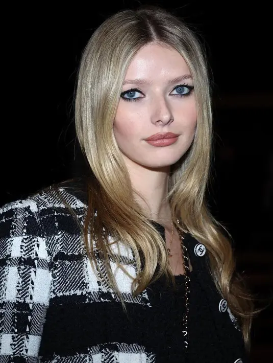 Apple Martin diprediksi akan sukses sebagai fashionista masa depan oleh Karl Lagerfeld. Di usia belia, ia bisa menempati front row Chanel di Paris Fashion Week pada Januari 2023. [Foto: Instagram @markryansalon]