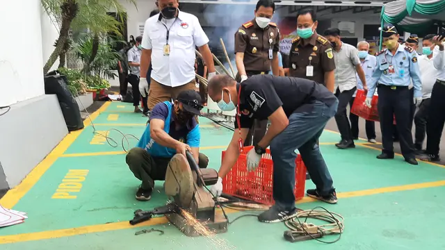 Uang Dolar Palsu Dimusnahkan Kejari Kota Tangerang