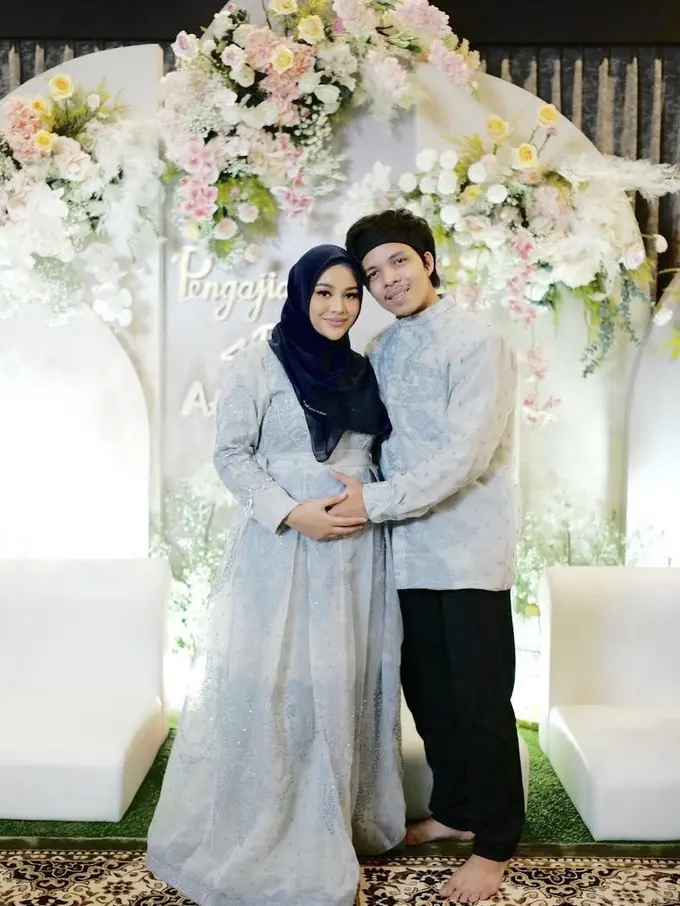 Gaya Pakaian Aurel Hermansyah, Ashanty, dan Krisdayanti di Pengajian 4 Bulanan/dok. Instagram @aurelie.hermansyah