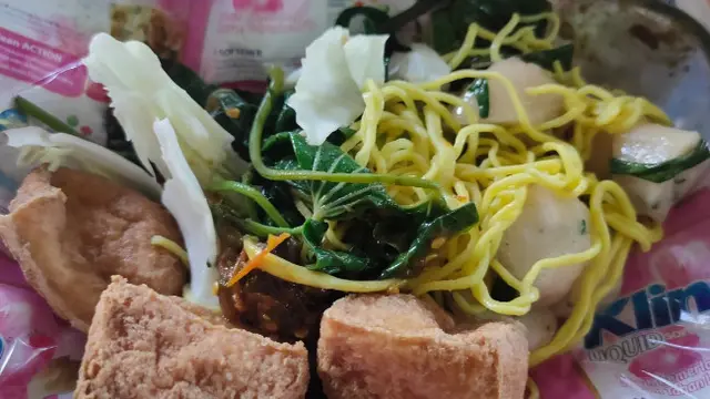 Menikmati Sensasi Pedas Rujak Gamel Cirebon