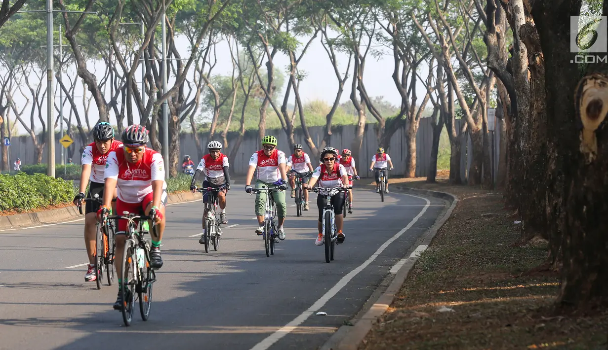 Peserta bersepeda pada acara Gowes Merdeka di BSD City, Tangerang Selatan, Minggu (18/8/2019). Gowes Merdeka yang diikuti 3.000 dari 23 perusahaan grup Astra, 3.000 dari TNI-Polri dan 500, komunitas sepeda Jabodetabek digelar dalam rangka merayakan HUT ke-74 RI. (Liputan6.com/Fery Pradolo)