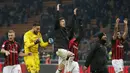 Perayaan kemenangan para pemain AC Milan pada laga perempat final Coppa Italia yang berlangsung di stadion San Siro, Milan, Rabu (30/1). AC Milan menang 2-0 atas Napoli (AP Photo/Antonio Calanni)