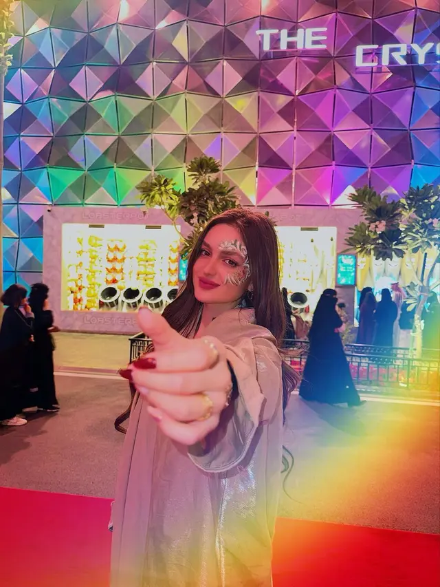 8 Potret Suporter Arab Saudi di Piala Dunia 2022 yang Viral karena Paras Cantiknya, Disebut Mirip Nia Ramadhani