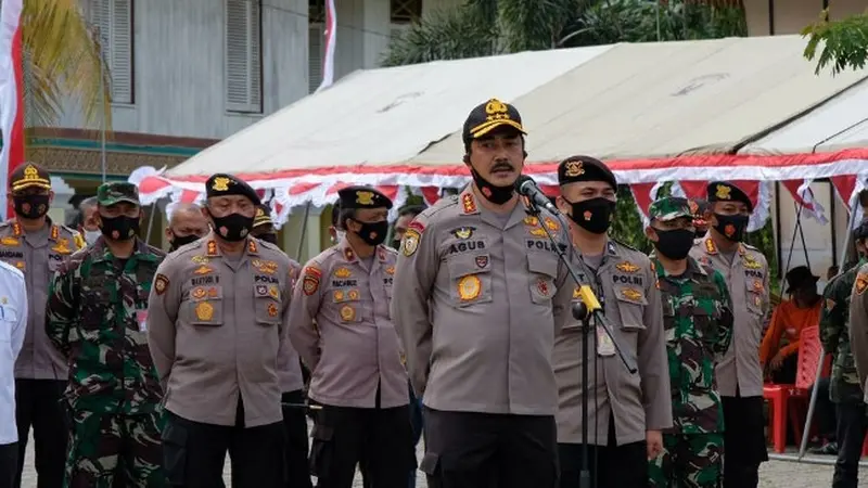 Kepala Baharkam Komisaris Jenderal Agus Andrianto ketika berkunjung ke posko karhutla Riau dan Covid-19.
