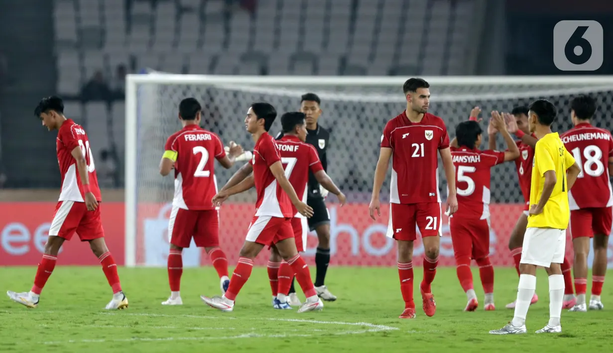 Hingga pertandingan usai, tidak ada lagi gol tambahan baik untuk Timnas Indonesia U-23 maupun Brunei Darussalam. Kemenangan atas Brunei Darussalam menempatkan Timnas Indonesia U-23 berada puncak klasemen Grup A ASEAN U-23 Championship Mandiri Cup 2025. (Liputan6.com/Helmi Fithriansyah)