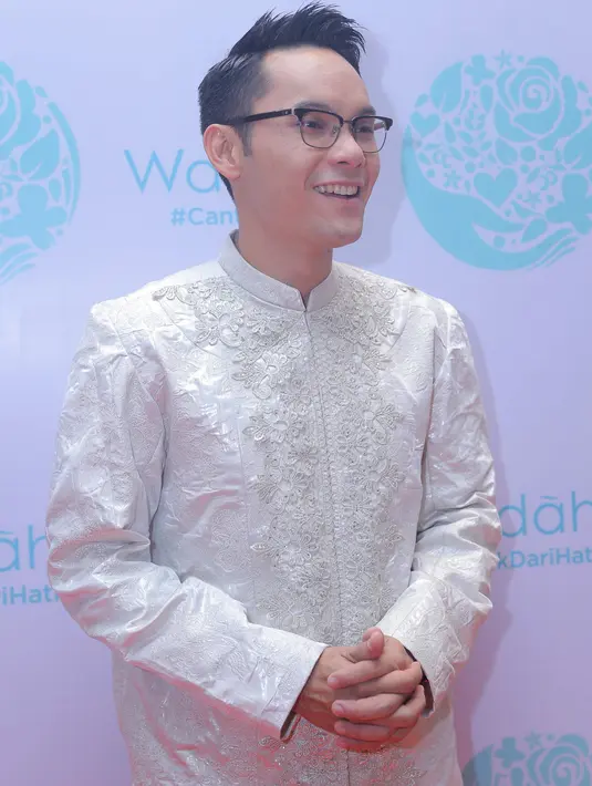 "Bukan artis, ya doakan saja. Insha allah kalau ada berita baiknya. Kalau semuanya sudah siap teman-teman pasti juga akan diberi tahu. Insha Allah tahun ini," ujar Ben, di Hotel Dharmawangsa, Jakarta Selatan, Kamis (23/6/2016). (Andy Masela/Bintang.com)