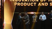 Menteri Pertanian Syahrul Yasin Limpo dan Direktur IT dan Operasi BNI Y.B. Hariantono dalam penyerahan penghargaan Inews Maker Awards 2022 kategori Innovation of Operation And Supply Chain kepada BNI di Jakarta, Kamis (30/6/2022).