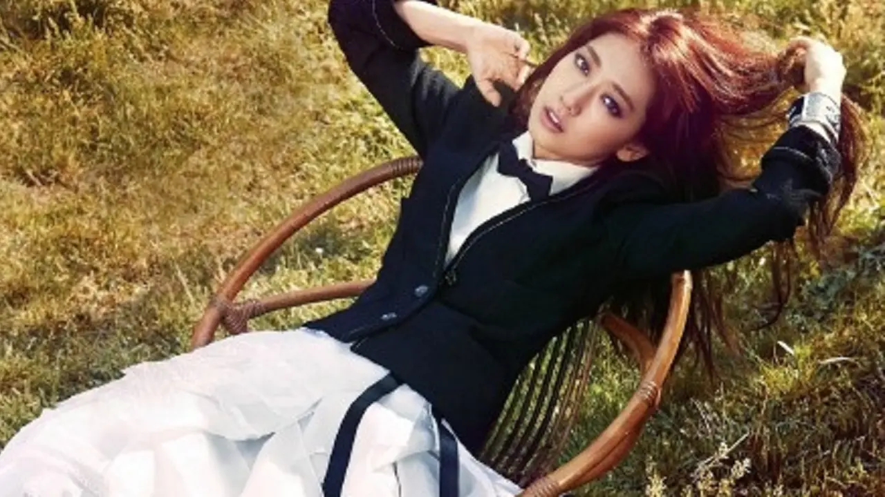 Hilangkan Rumor Lee Jong Suk, Park Shin Hye Akui Masih Single