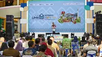 Pj Gubernur Kaltim, Akmal Malik saat memberikan sambutan dalam acara pembukaan UMKM Hybrid Expo yang digelar di atrium E-walk Balikpapan, pada Kamis (18/6/2024). (Apriyanyo/Liputan6.com)