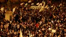 Para pendukung kesepakatan damai berkumpul di Bolivar Square  yang terletak di Bogota ibu kota kolombia, Bogota (5/10). Pendukung mengharapkan konflik yang sudah terjadi sejak 5 dekade lalu segera usai.  (REUTERS/John Vizcaino)