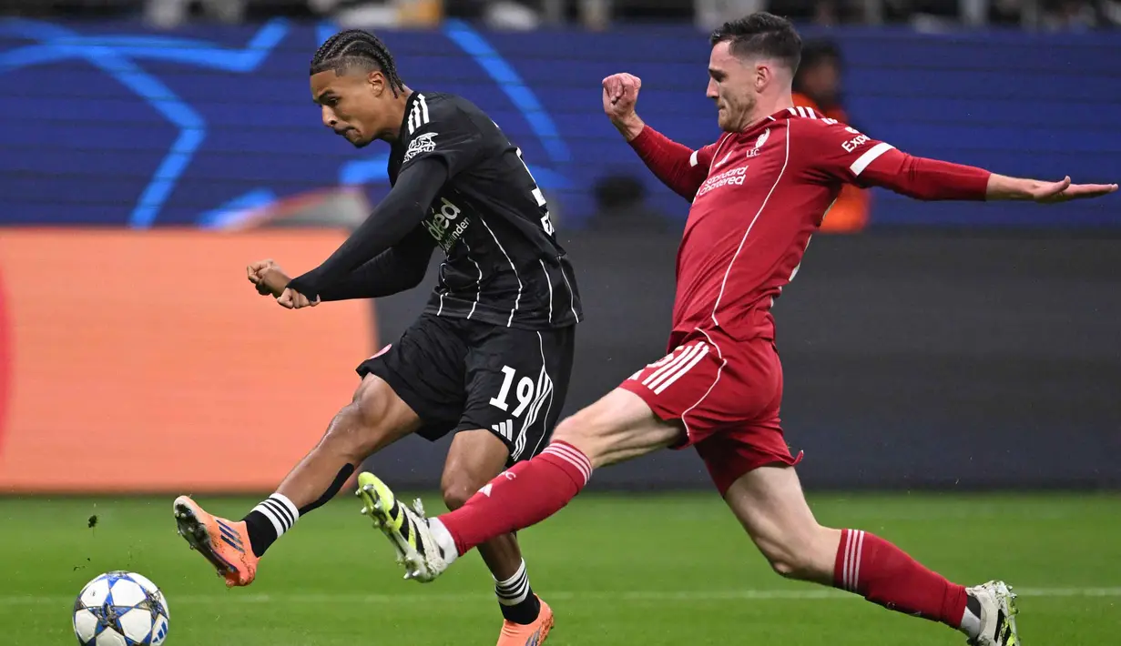 Memasuki babak kedua, Liverpool sepenuhnya mengambil alih permainan. (Kirill KUDRYAVTSEV/AFP)