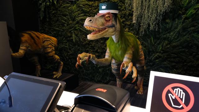 Hotel di Jepang Dikelola oleh Robot Dinosaurus