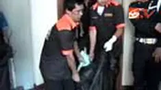 Seorang warga India ditemukan tewas gantung diri di apartemennya lantai 15 Condominium Bougenville, Kemayoran, Jakpus. Belum diketahui pasti motif korban mengakhiri hidupnya. 