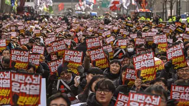 Ribuan Pengunjuk Rasa Penuhi Jalanan, Presiden Korea Selatan Yoon Suk Yeol Bertahan dari Pemakzulan