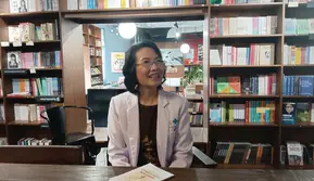 Lewat Buku, Dokter Caroline Ajak Perempuan Peduli Kesehatan Organ Reproduksi