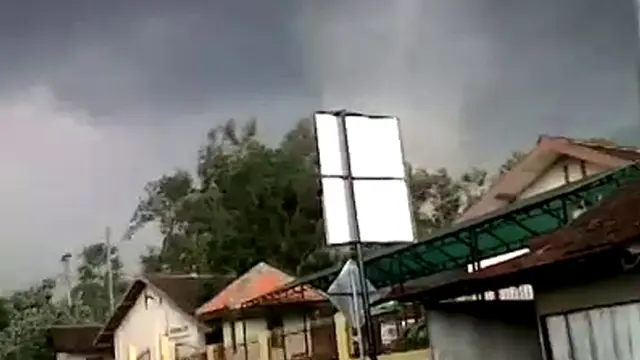 Angin Puting Beliung Terbesar di Indonesia 