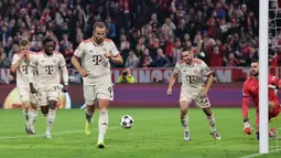 Pemain Bayern Munchen, Harry Kane merayakan gol tendangan penaltinya ke gawang Dinamo Zagreb pada laga Liga Champions 2024/2025 di Allianz Arena, Munchen, Jerman, Rabu (18/09/2024). (AFP/Alexandra Beier)