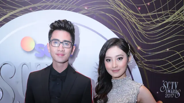 [Bintang] Potret Keserasian Verrel Bramasta dan Natasha Wilona di SCTV Awards 2017