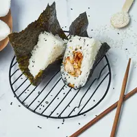 ilustrasi onigiri/ismishko/Shutterstock