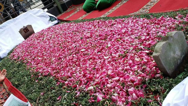 Makam Gus Dur. (Foto: Twitter @AlissaWahid)