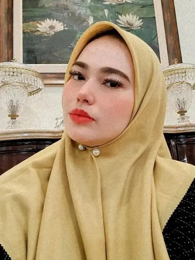 7 Potret Catherine Wilson yang Kini Mantap Berhijab, Gabung Kajian
