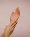 Tangan dan kuku membutuhkan perawatan yang konsisten, bukan hanya sesekali (Sumber: Pexels.com)