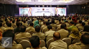 Menkopolhukam Luhut B Panjaitan memberikan kata sambutan saat pembukaan Rapat Koordinasi Nasional (Rakornas) Penanggulangan Bencana seluruh Indonesia di Jakarta, Rabu (24/2). (Liputan6.com/Faizal Fanani)