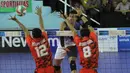 Pevoli Bhayangkara Samator melakukan smash saat melawan TNI AU pada laga final Livoli 2017 di GOR Dimyati, Tangerang, Sabtu (9/12/2017). Bhayangkara menang 3-1 atas TNI AU. (Bola.com/Vitalis Yogi Trisna)