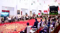 Presiden Jokowi mengumpulkan sejumlah menteri pada Senin (26/2/2024). Salah satu hal yang dibahas yakni, makan siang gratis yang menjadi program unggulan paslon nomor urut 2 Prabowo Subianto-Gibran Rakabuming Raka. (Foto: Biro Pers Sekretariat Presiden)