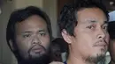 Penjaga pantai Filipina, Rodlyn Allain Pagaling (kiri) dan Gringo Villaruz bertemu kembali dengan keluarga mereka di Manila, Filipina, (21/8/2015). Pasukan Filipina telah menewaskan 15 anggota Abu Sayyaf dalam operasi penyelamatan. (PHOTO/Jay Directo)