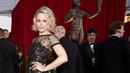 Aktris Rachel McAdams tampak seksi dan dewasa dalam balutan gaun aksen transparan saat menghadiri ajang Screen Actors Guild Awards 2016 di The Shrine Auditorium, Los Angeles, 30 Januari 2016. (Dimitrios Kambouris/Getty Images for Turner/AFP)