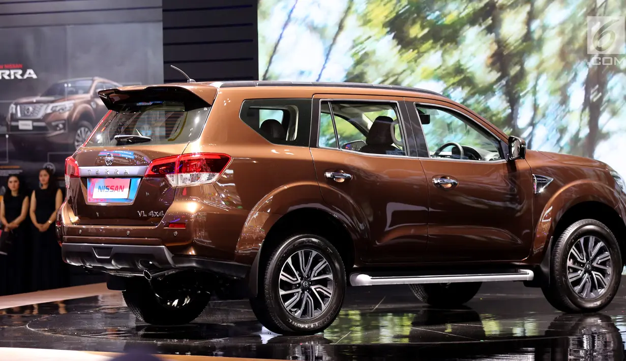 Mobil Nissan Terra ditampilkan di  Gaikindo Indonesia International Auto Show (GIIAS) 2018 di ICE BSD, Tangsel Kamis (2/8). Nissan Terra dilengkapi fitur Hill Descent Control, Hill Start Assist, dan 4WD More Switch. (Liputan6.com/Fery Pradolo)