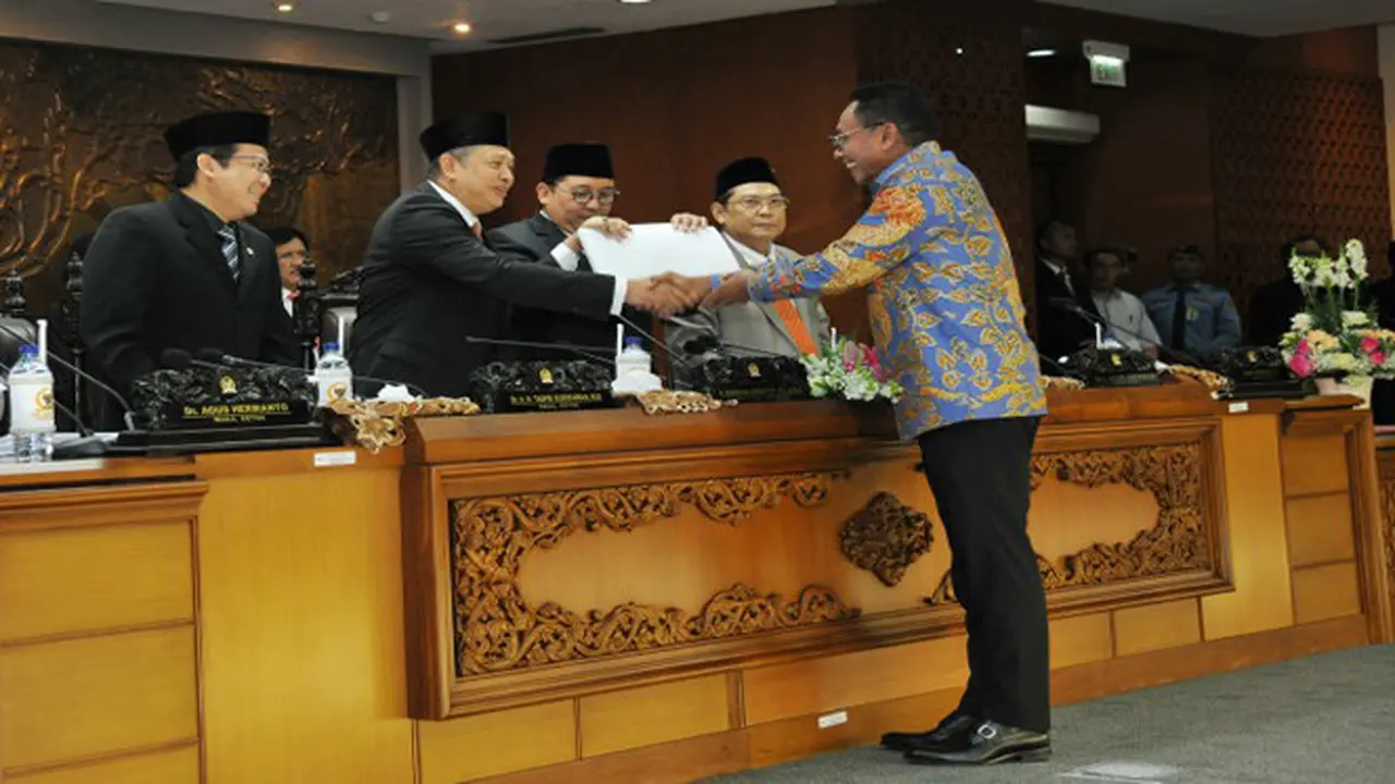 Rapat Paripurna DPR RI yang dipimpin Wakil Ketua DPR RI Fadli Zon, di Gedung DPR RI, Senayan, Jakarta, Selasa (10/4/2018), mengesahkan Peraturan DPR RI tentang Pengamanan Kawasan MPR, DPR dan DPD serta Rumah Jabatan dan Wisma Griya Sabha.