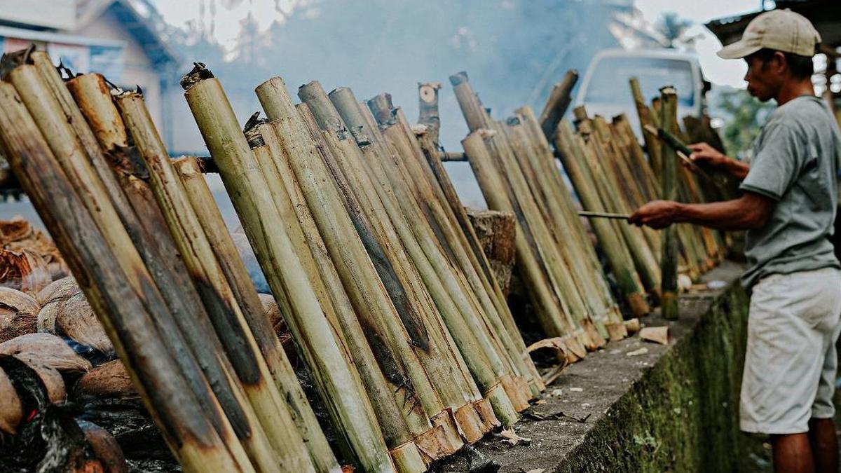 Mengenal Tradisi Binarundak, Suku Mongondow Bakar Nasi Massal di Tepi Jalan untuk Meriahkan Idulfitri