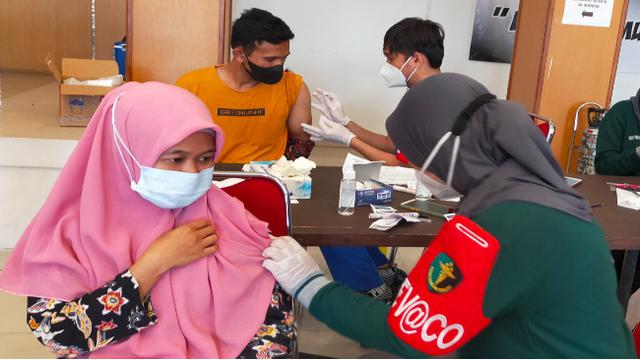 Antusiasme Warga Ikut Program Vaksinasi booster di Kota Malang
